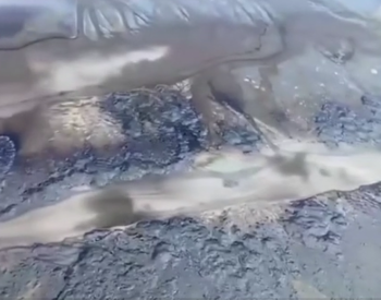 厄瓜多尔原油泄漏污染海水 附<em>近海</em>滩关闭