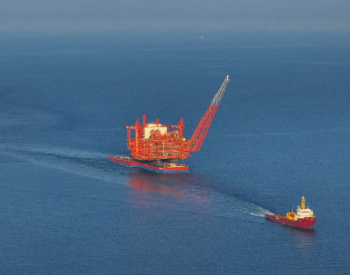 渤海首个千亿方大气田万吨油气平台完成<em>海上安装</em>！