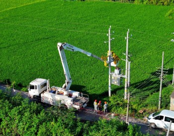 湖南积极应对迎峰度夏 首次组织大规模配电网带电集中检修