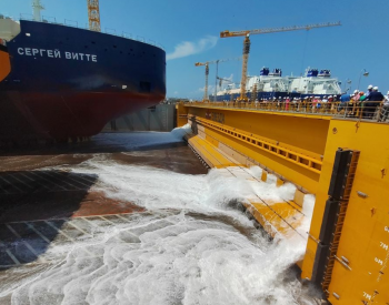 俄罗斯<em>船厂</em>新型冰级LNG运输船下水