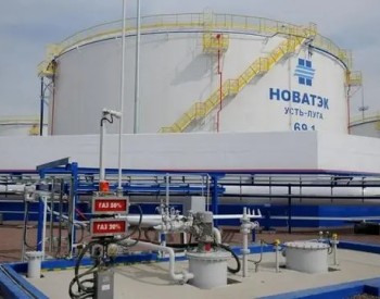 <em>俄诺瓦泰克</em>公司完成“北极液化天然气2号”液化工厂一期工程海上平台的搭建工作
