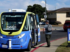 美国旧金山推出无人驾驶巴士服务，车内没有<em>方向盘</em>