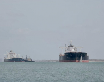 突发：一艘液化<em>天然气运输</em>船在苏伊士运河与成品油轮相撞