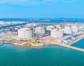 国内首座27万立方米<em>液化天然气储罐</em>在青岛建成完工