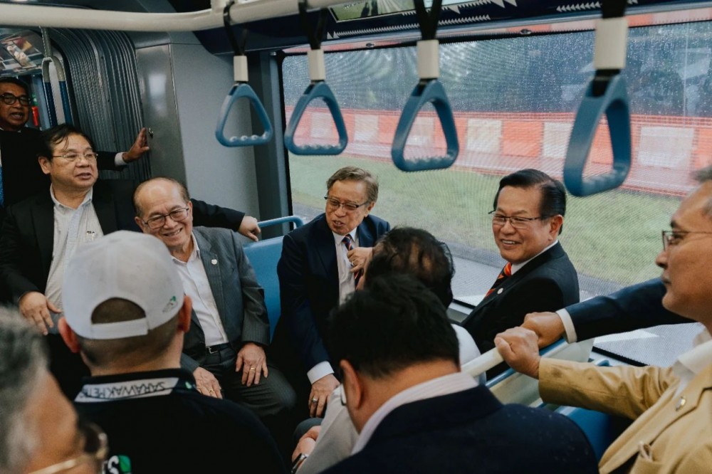 足遊版《怯者鬥惡龍8》真機試玩 DQ主題萌係足機圖報