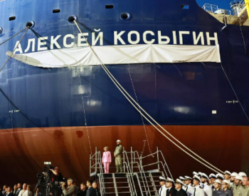 <em>普京</em>：发展冰级北极船队对俄罗斯意义重大