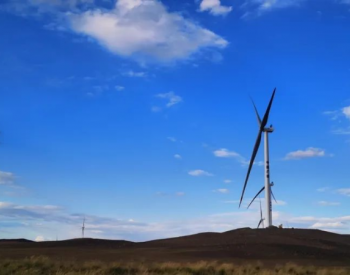 中广核新能源新疆塔城老风口75MW300MWh储能配套300兆瓦风电项目吊装完成