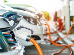 日本目标到2030年将电动汽车<em>充电桩数量</em>翻番，达30万个