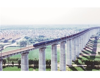 浩吉铁路万吨重载列车累计运煤超1342万吨