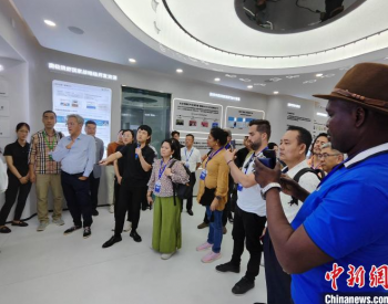 十余国外宾参访山东青岛了解中国海洋生态环境治理