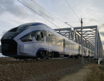 波兰E75铁路项目最大钢结构铁<em>路桥</em>单线投入运行