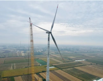 安徽<em>利辛</em>100MW风电项目首台风机吊装完成