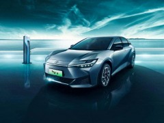 <em>丰田</em>汽车宣布将与日本能源巨头出光兴产合作量产全固态电池