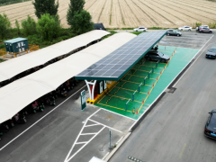 用太阳能为新能源汽车充电，起步区启用<em>济南</em>首座“光储充放”一体化充电站