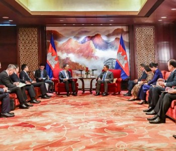 大唐集团董事长邹磊拜会柬埔寨首相洪玛奈