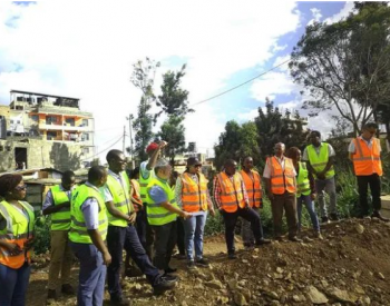 非洲开发银行代表团视察陕水集团承建的肯尼亚内罗毕污<em>水管</em>网项目