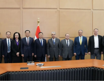 中国能<em>建党</em>委书记、董事长宋海良与埃及电力和可再生能源部部长穆罕默德·沙克尔会谈