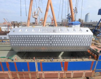 沪东中<em>华自</em>主设计B型舱LNG围护系统完成实船安装