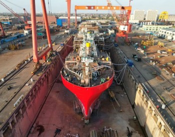 中海油“双碳”大进展！“海洋石油302”LNG运输加注船成功下水！