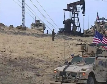 媒体：美国在<em>叙</em>利亚东部油田的基地遭火箭弹袭击