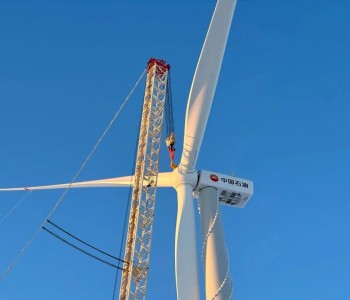 吉林昂格550MW风电项目首台<em>风机吊装</em>完成