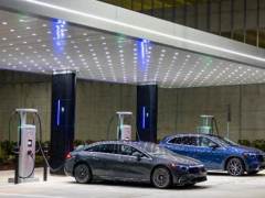 梅赛德斯-奔驰首家<em>充电中心</em>在美国开业：设16个充电头，额定500kW