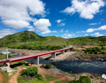 提前24天！安哥拉凱凱<em>水電站</em>項目寬扎河大橋上部鋼梁結構完成架設