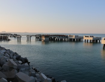 山东烟台港西港区液化天然气项目配套码头工程主体结构施工项目顺利完工