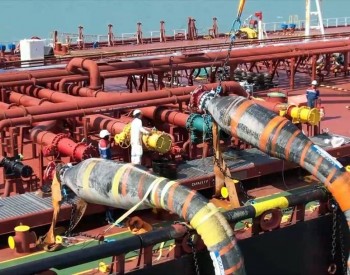 <em>孟</em>加拉国首个海陆一体超大型石油储运工程成功投油