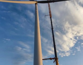 中广核云南宣威文兴480兆瓦风电项目（西片区）吊装完成