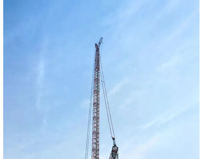 河南唐河毕店、东王集60MW<em>分散</em>式风电项目首台风机吊装完成