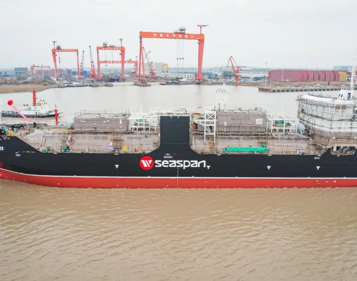 中集太平洋海工首制7600立方米LNG加注船顺利下水