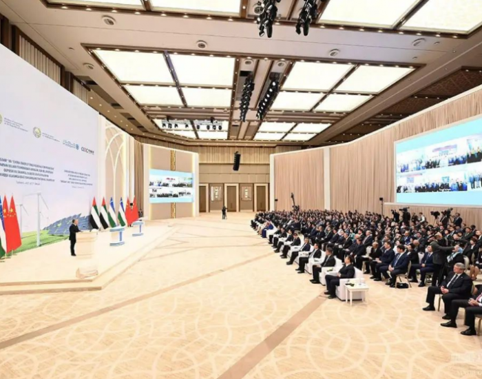 中国能建投资建设的<em>乌兹别克斯坦</em>1吉瓦光伏项目一期400兆瓦并网发电