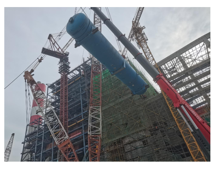 广东湛江<em>京信东海电厂</em>2×600MW“上大压小”热电联产项目1号机组除氧器顺利吊装就位
