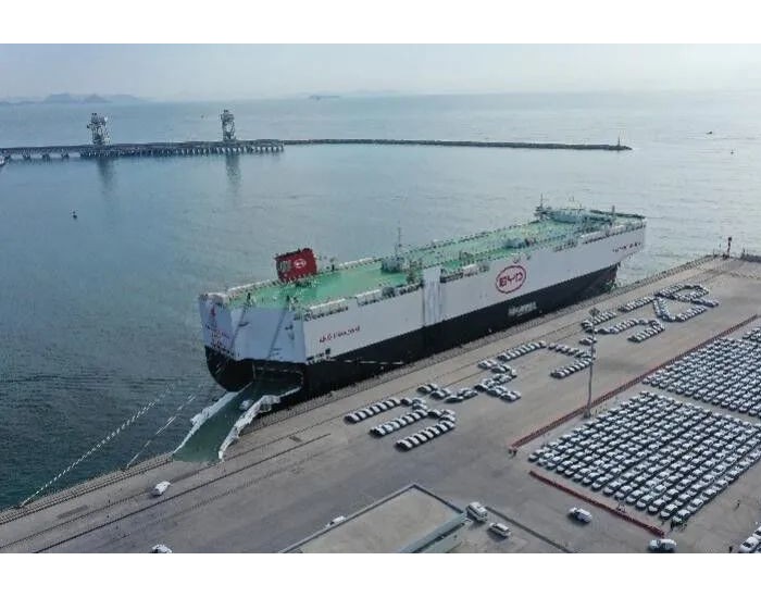 比亚迪“出海舰队”首航！约4000辆新能源汽车装船驶向<em>荷兰</em>和德国