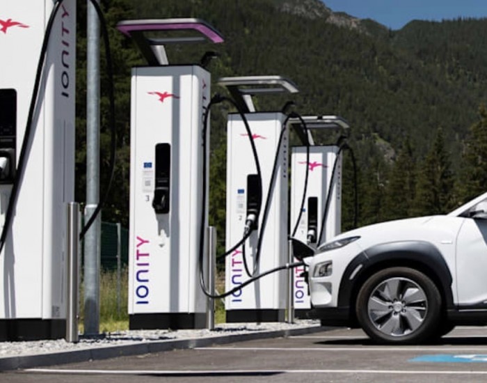<em>美国</em>宣布出资3.25亿美元维修电动汽车充电桩并降低电池成本