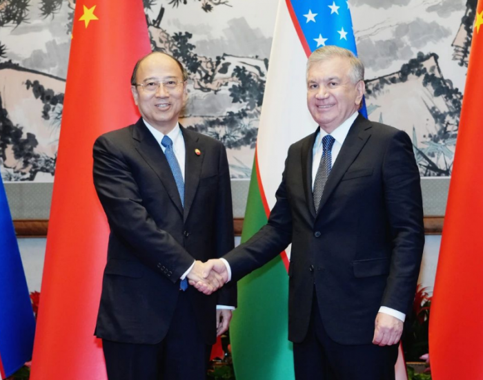 中国石油<em>戴厚良</em>拜会乌兹别克斯坦总统，签署了扩大能源合作战略框架协议