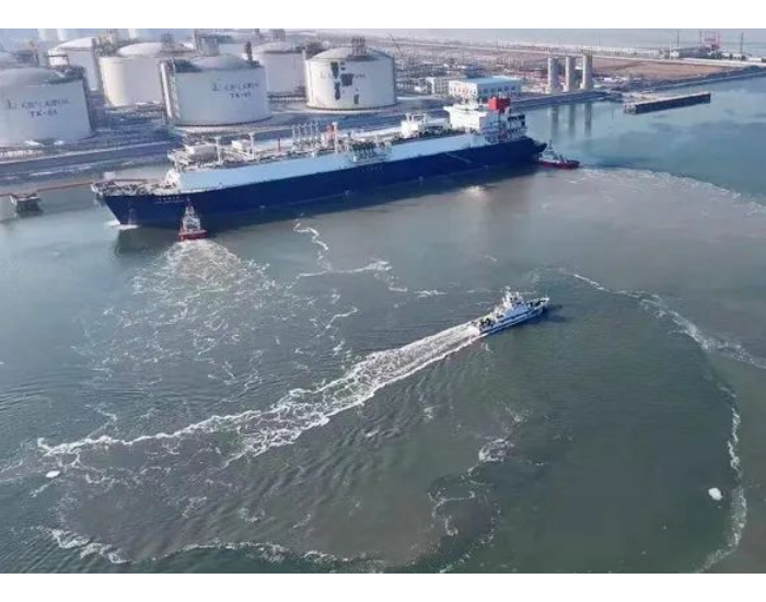 <em>两艘</em>LNG船舶抵达天津，保障百姓用气需求