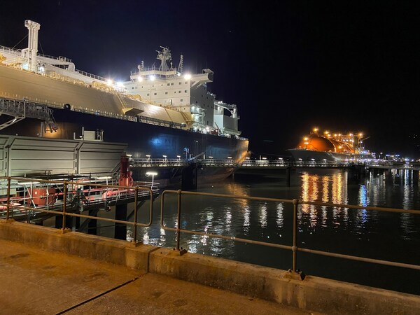 Two_Ships_at_Night_png