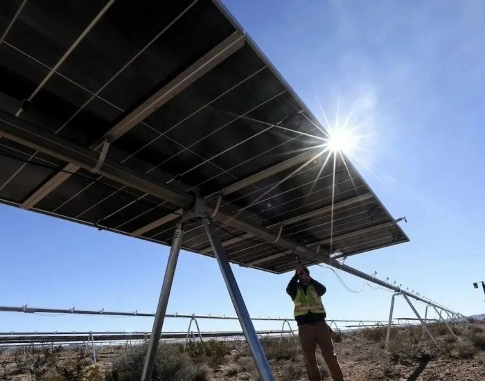 EIA报告：太阳能和电池将主导2024年美国<em>电力产能</em>