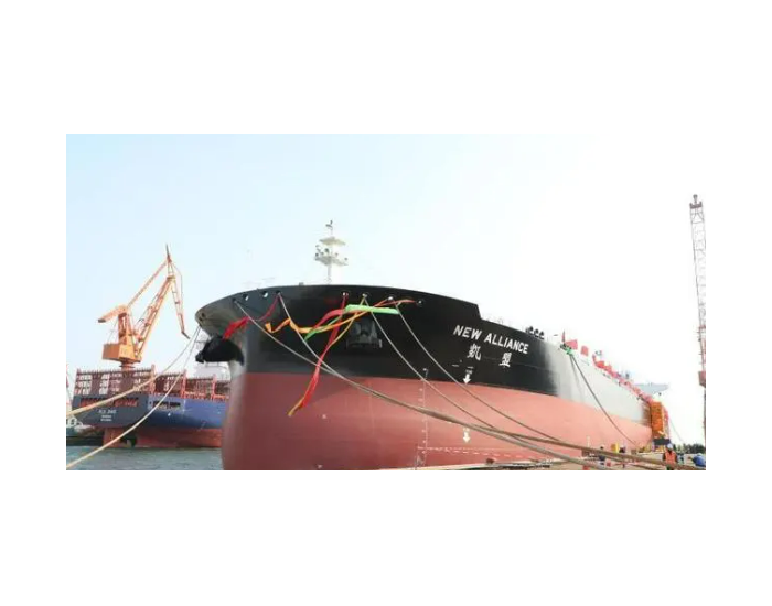 中国<em>新一代</em>绿色环保型阿芙拉型原油船“凯盟”轮命名交付
