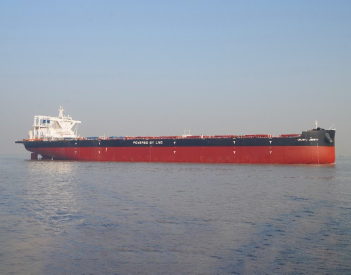 19万吨双燃料散货船“乌班图·自由”轮命名交付