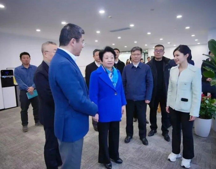 上海市人大常委会主任黄莉新点赞天合光能在光储智慧能源领域的经营成效