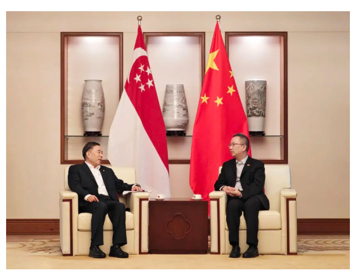 中国能建宋海良与中国驻新加坡大使馆临时代办朱憬会谈