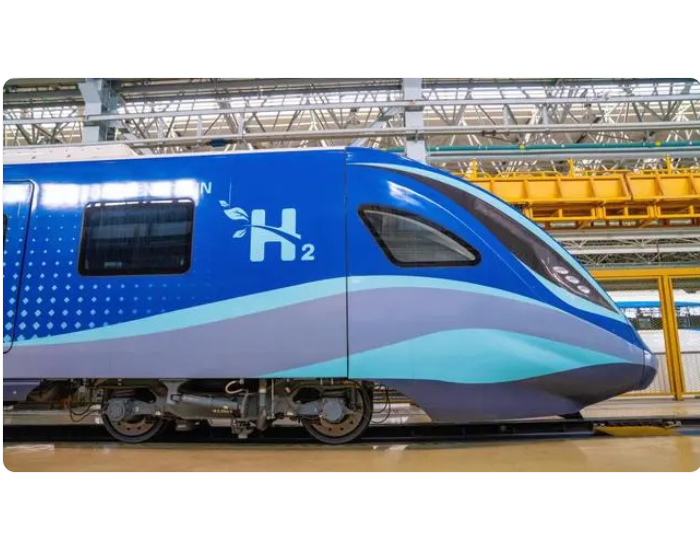 <em>我国自主</em>研制的首列氢能源市域列车成功达速试跑