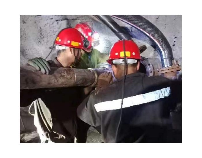 陕西省煤层气钻探分公司煤矿井下大直径定向长钻孔再创行业新纪录