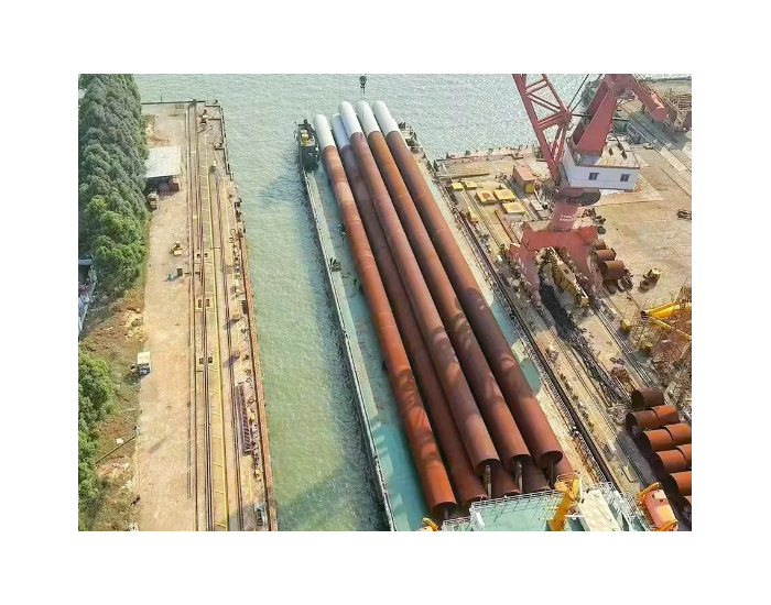 广东阳江青洲六海上风电场项目首批钢管桩交付