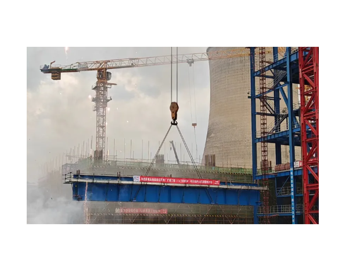 红河电厂扩建工程项目1X700MW锅炉大板梁顺利吊装就位