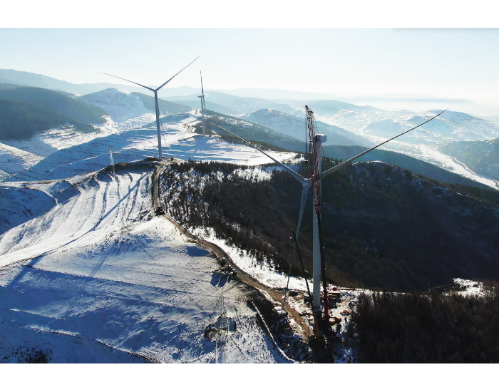 山西省五寨县李家坪49.5MW风电项目全部风机吊装完成
