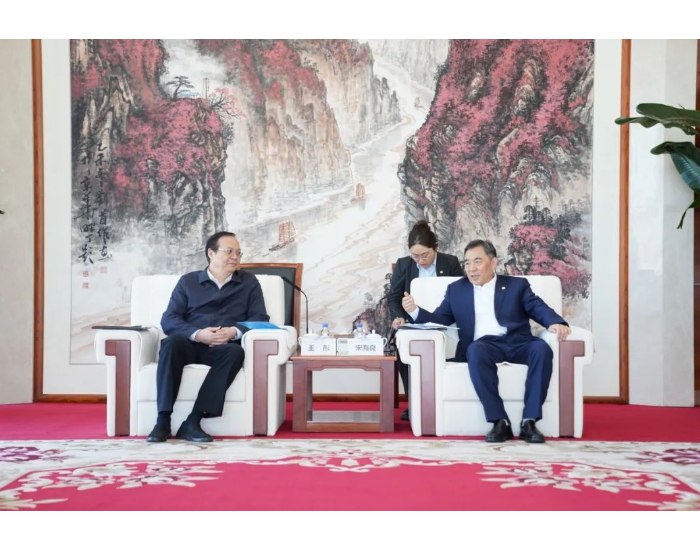 中国能建宋海良与欧洲自然科学院院士、中国发展研究院院长王彤会谈